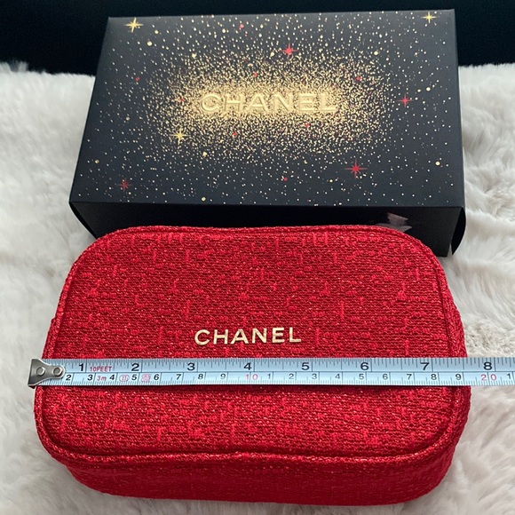 Limited Edition 2021 Chanel Cosmetics Pouch. - Picture 5 of 8